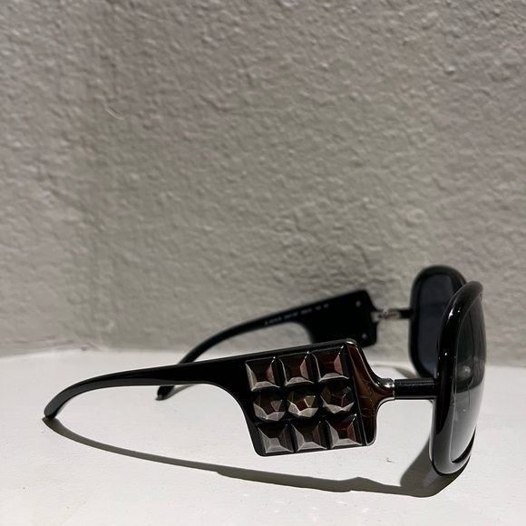 Burberry Black 4019-B Studded Arm
Oversized Sunglasses - Picture 6 of 7